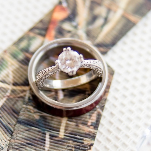 Engagement Wedding Ring - White Gold, Moissanite round cut stone - NEW - Picture 2 of 6